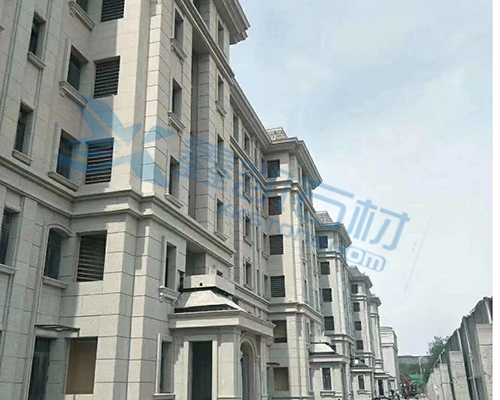 女性左腿叉开腿肚子中间疼视频
